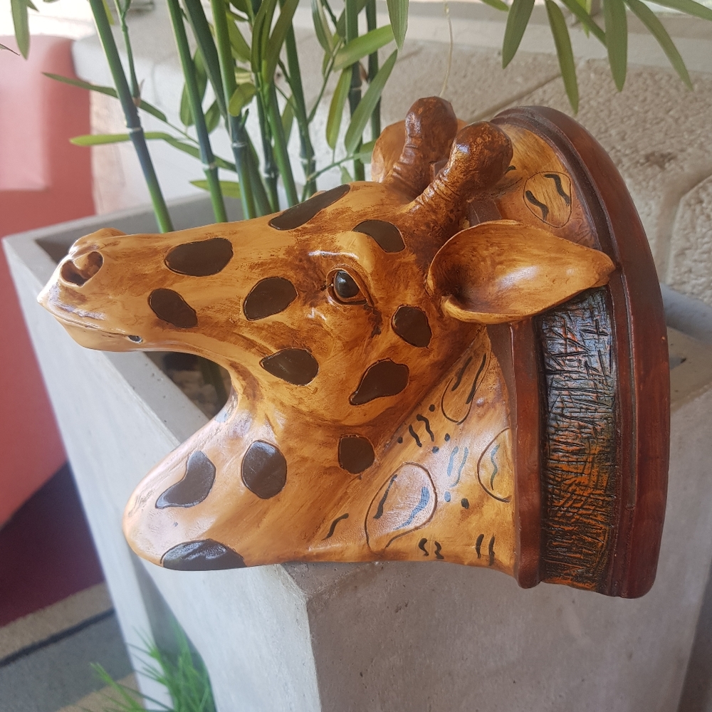 Giraffe head wall art
